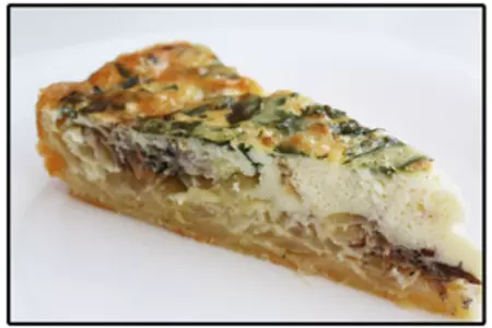 Пирог с консервированной рыбой и луком: шаг 2
