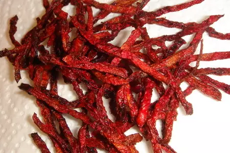 Белая рыба с соусом из свеклы и чипсами: шаг 4