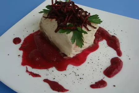Белая рыба с соусом из свеклы и чипсами: шаг 6