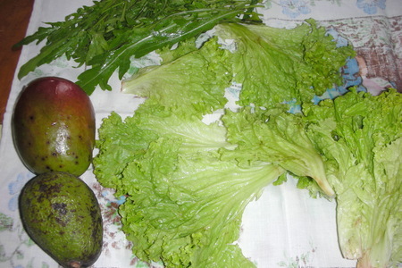 Салат с курицей,манго и авокадо.: шаг 1