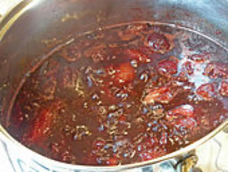 Сливовый пикантный соус к мясу на зиму.: шаг 1