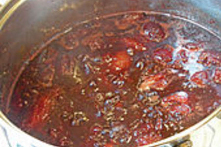 Сливовый пикантный соус к мясу на зиму.: шаг 1