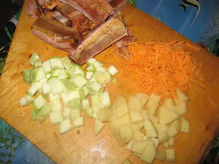 Рагу из кабачков с копчеными ребрышками: шаг 2