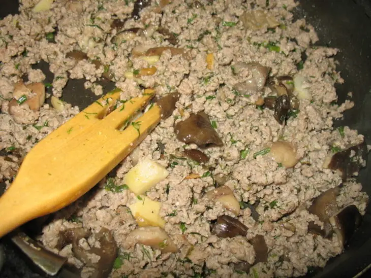 Киш с фаршем и кабачком: шаг 1