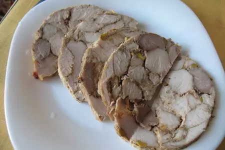 Мясо прессованное с наполнителями в ветчиннице: шаг 1