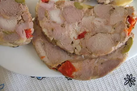 Мясо прессованное с наполнителями в ветчиннице: шаг 2