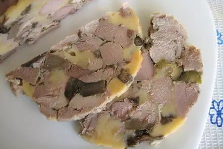 Мясо прессованное с наполнителями в ветчиннице: шаг 3