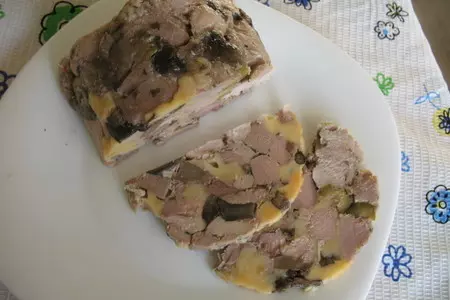 Мясо прессованное с наполнителями в ветчиннице: шаг 4