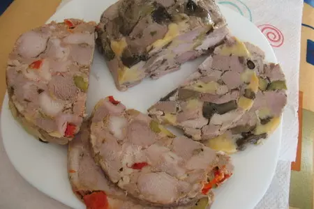 Мясо прессованное с наполнителями в ветчиннице: шаг 5