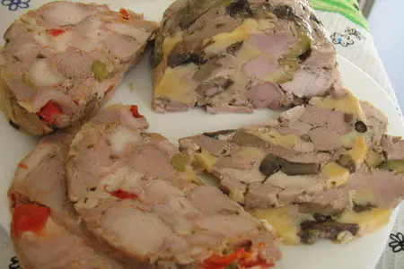 Мясо прессованное с наполнителями в ветчиннице: шаг 6