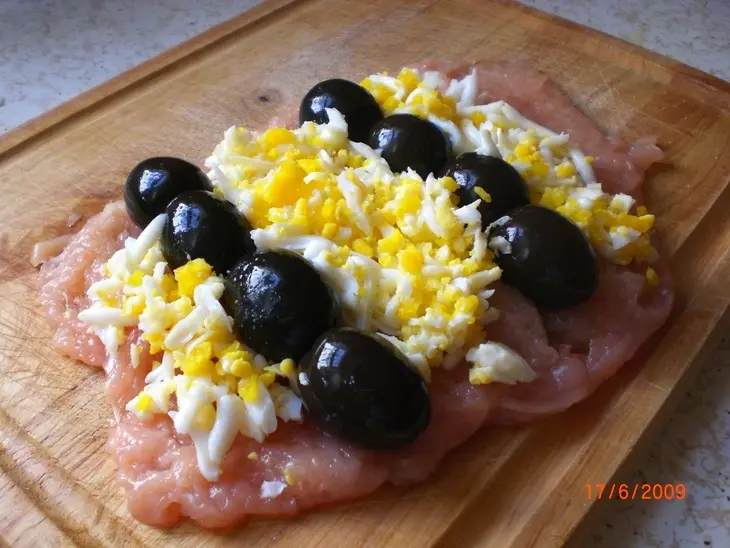 Куриная грудка с яйцом и укропом: шаг 1