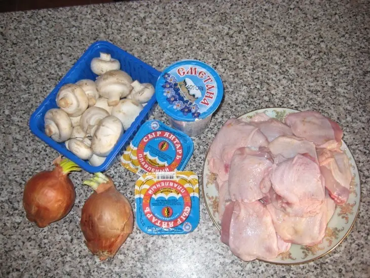 Цыпленок в сметанно-сырном соусе: шаг 1
