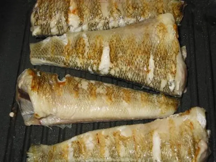 Рыбка  в духовке с обжаренными овощами: шаг 1