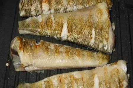 Рыбка  в духовке с обжаренными овощами: шаг 1