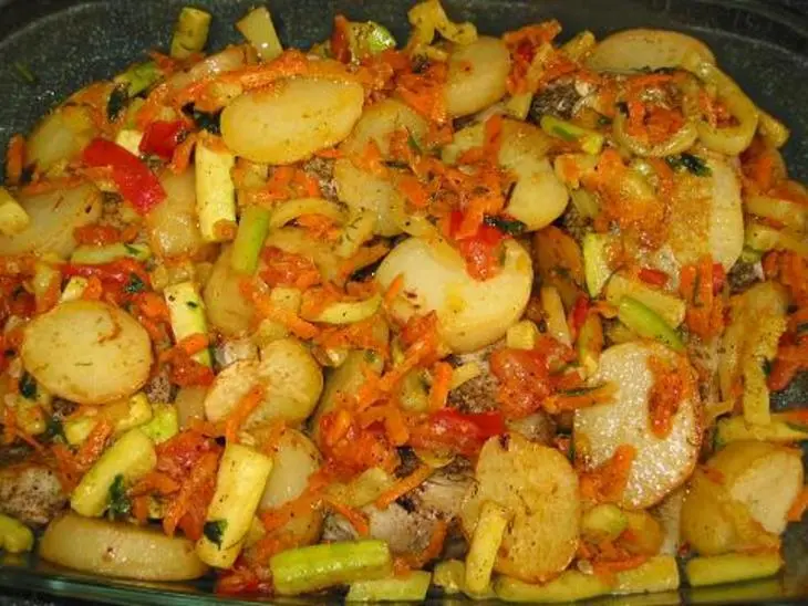 Рыбка  в духовке с обжаренными овощами: шаг 3