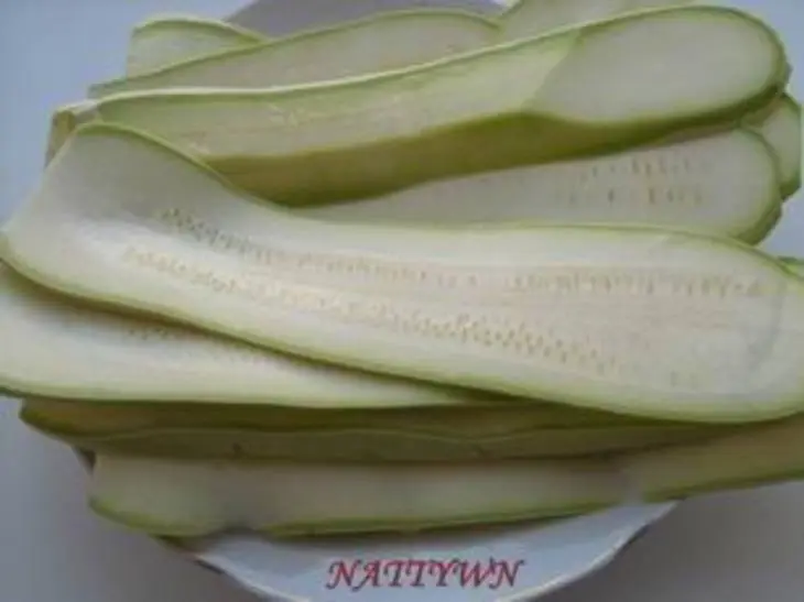 Деревенский пирог с кабачками и грибами.: шаг 1