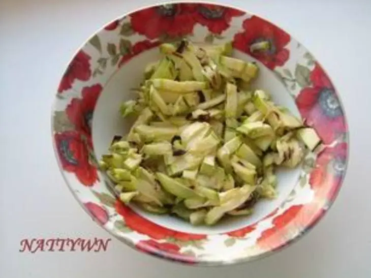 Деревенский пирог с кабачками и грибами.: шаг 2