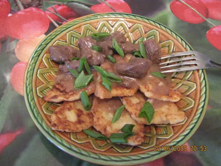 Капытки с мясом и соусом: шаг 4