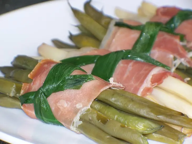 Фасоль стручковая с вяленым мясом и сыром !!!!: шаг 2