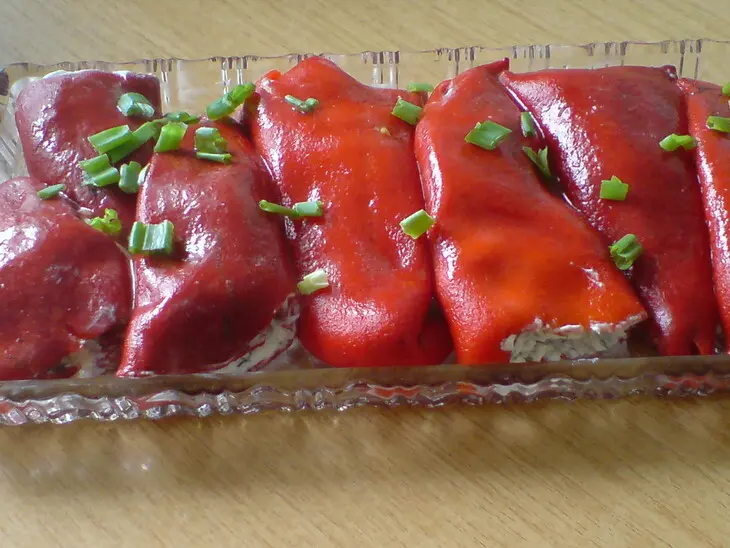 Перцы, фаршированные творожным сыром с зеленью и чесноком: шаг 4