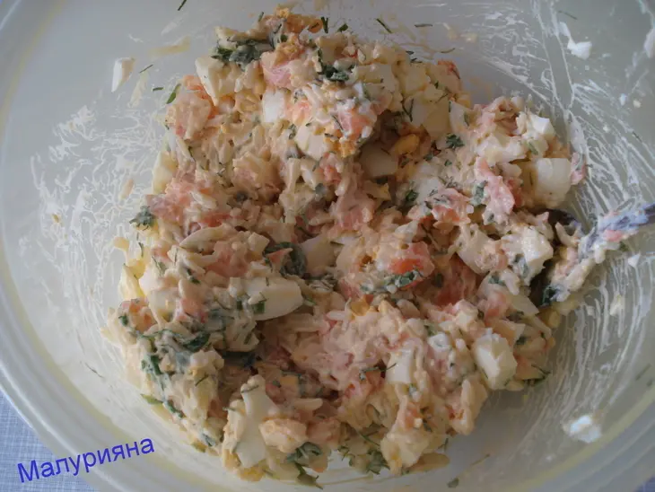 Очень вкусный салатик с красной икрой: шаг 3