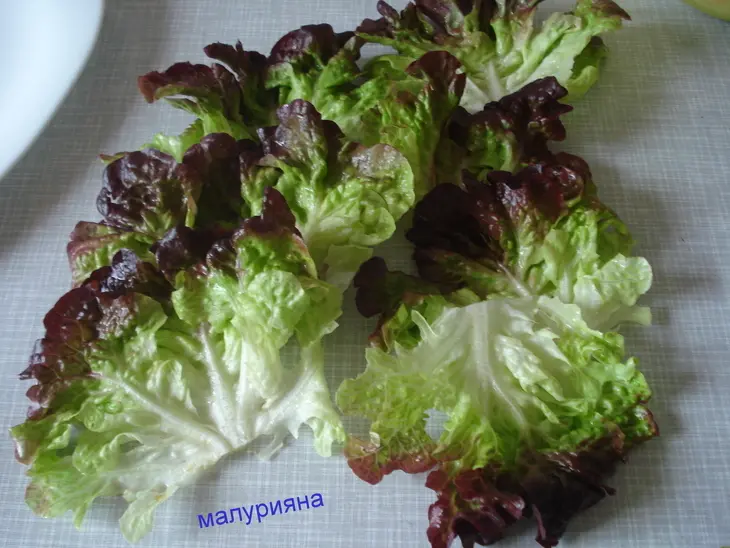 Очень вкусный салатик с красной икрой: шаг 4