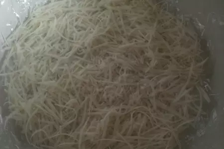 Слоёный овощной салатик с грибным соусом: шаг 6