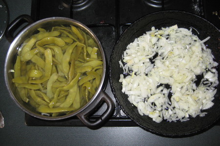 Яичница с зеленой фасолью и зеленью: шаг 1