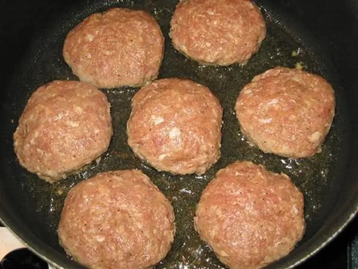 Просто вкусные котлетки: шаг 1