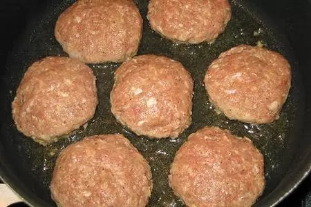 Просто вкусные котлетки: шаг 1