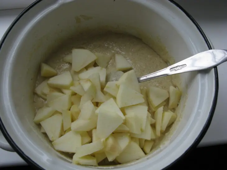 Манник с яблоком и корицей + шоколадная глазурь: шаг 1