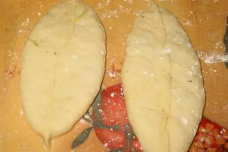 Плоские пирожки с капустой и с морковью: шаг 1