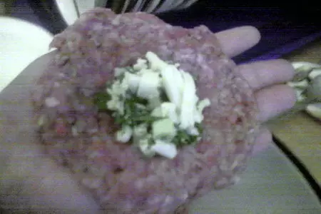 Зразы с зелёным луком и яйцом: шаг 3