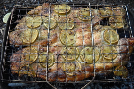 Пангасиус, приготовленный на углях дерева грецкого ореха: шаг 6