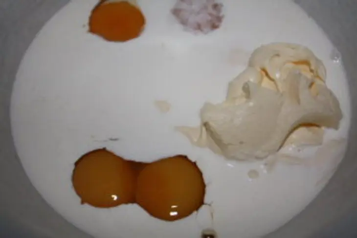 Сливочный  пирог с орехами и халвой: шаг 1