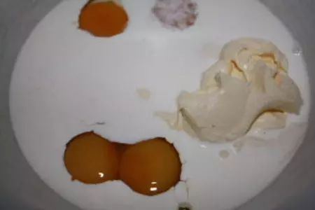 Сливочный  пирог с орехами и халвой: шаг 1