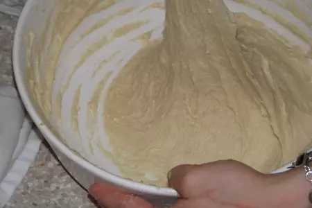 Воздушные  пирожки с курагой: шаг 1