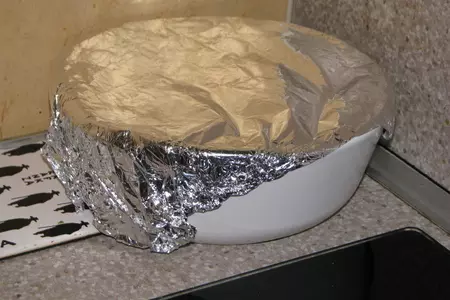 Воздушные  пирожки с курагой: шаг 2