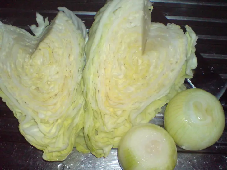 Пирожки с мясом и молодой капустой: шаг 2