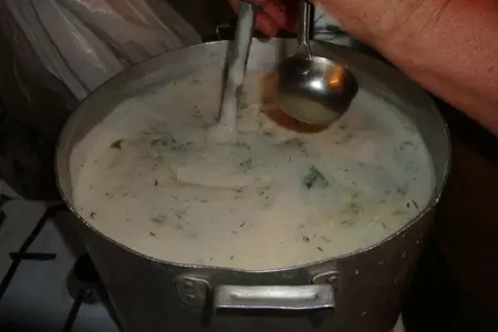 Домашний сыр с зеленью: шаг 1