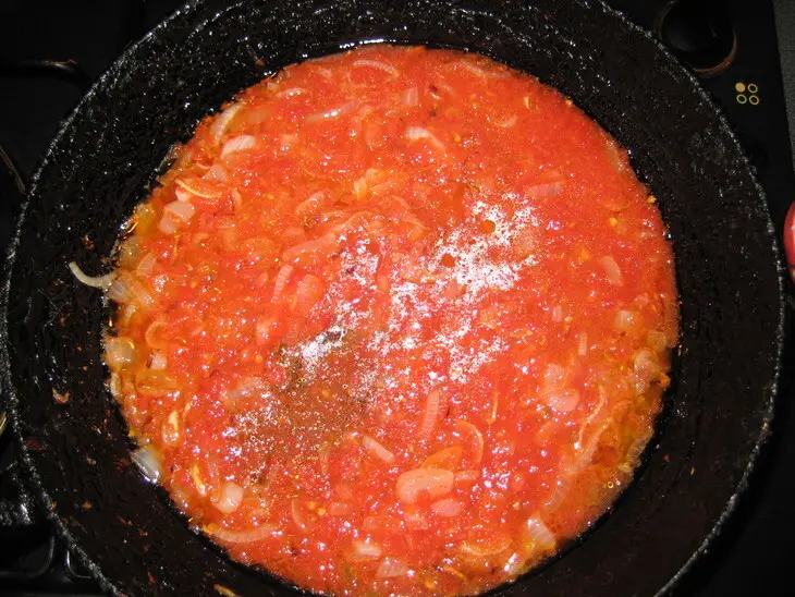 Свекольная ботва с яйцами: шаг 2