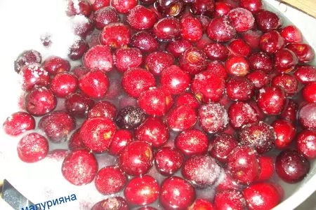Вишневое варенье с косточками: шаг 2