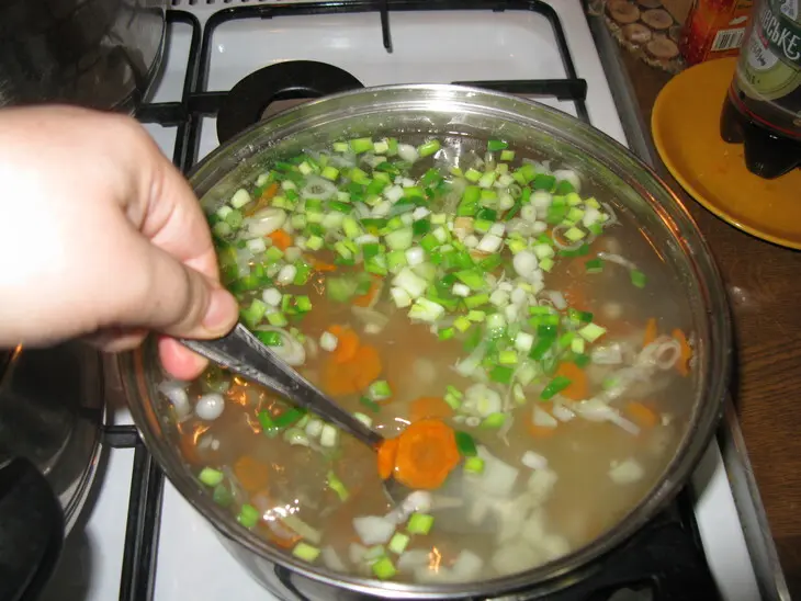 Овощной суп с "колобками" и яичной заливкой: шаг 2