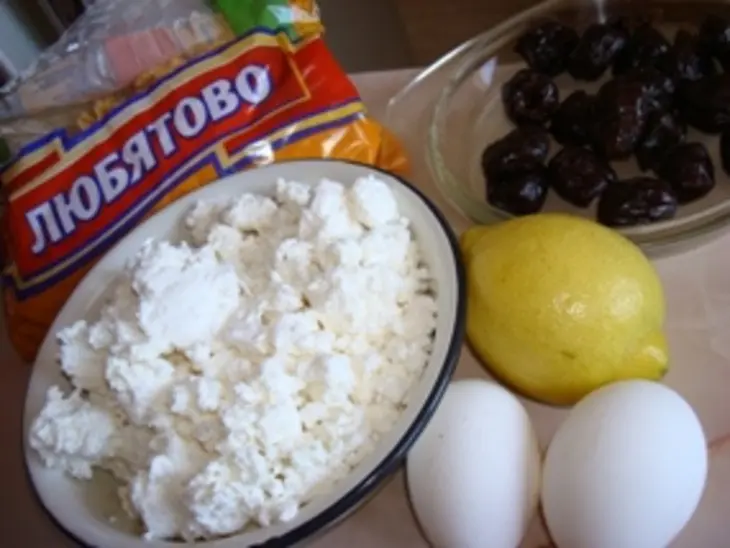 Творожник с кукурузными хлопьями и финиками: шаг 1
