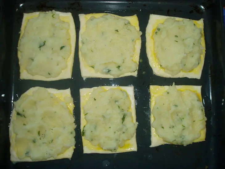 Слойки с картошкой: шаг 3