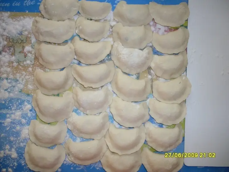 Вареники с творогом и зеленым луком: шаг 4