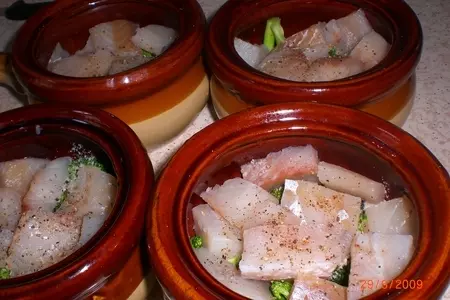 Рыба в горшочке с овощами,яйцом и сыром: шаг 3