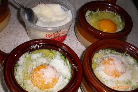 Рыба в горшочке с овощами,яйцом и сыром: шаг 5