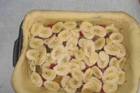 Пирог с земляникой,яблоком,бананом и мармеладом.: шаг 3