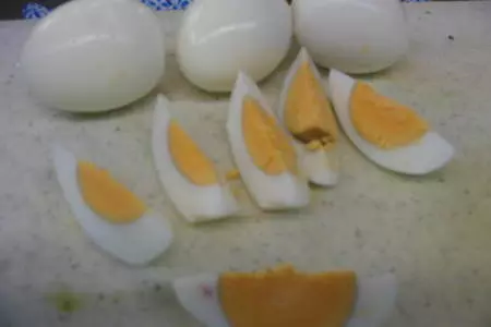 Салат,,мандарины с яйцами´´: шаг 1